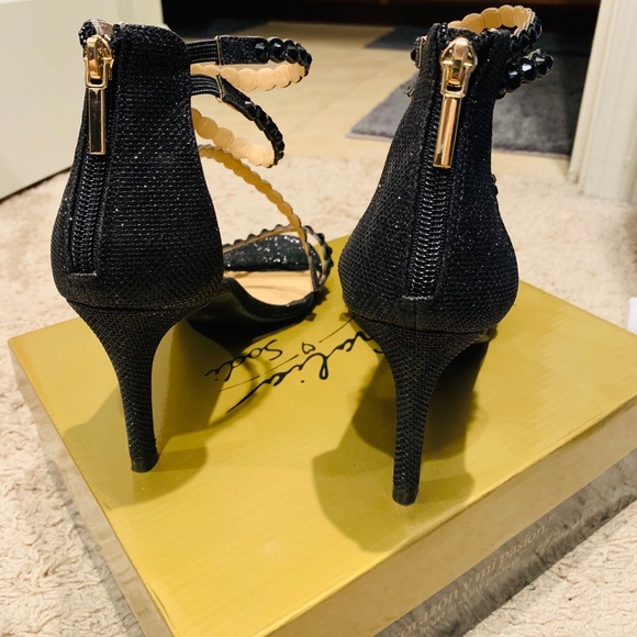 ✨NIB✨ Black Metalic w/ Gem Studs Heel - Picture 5 of 8